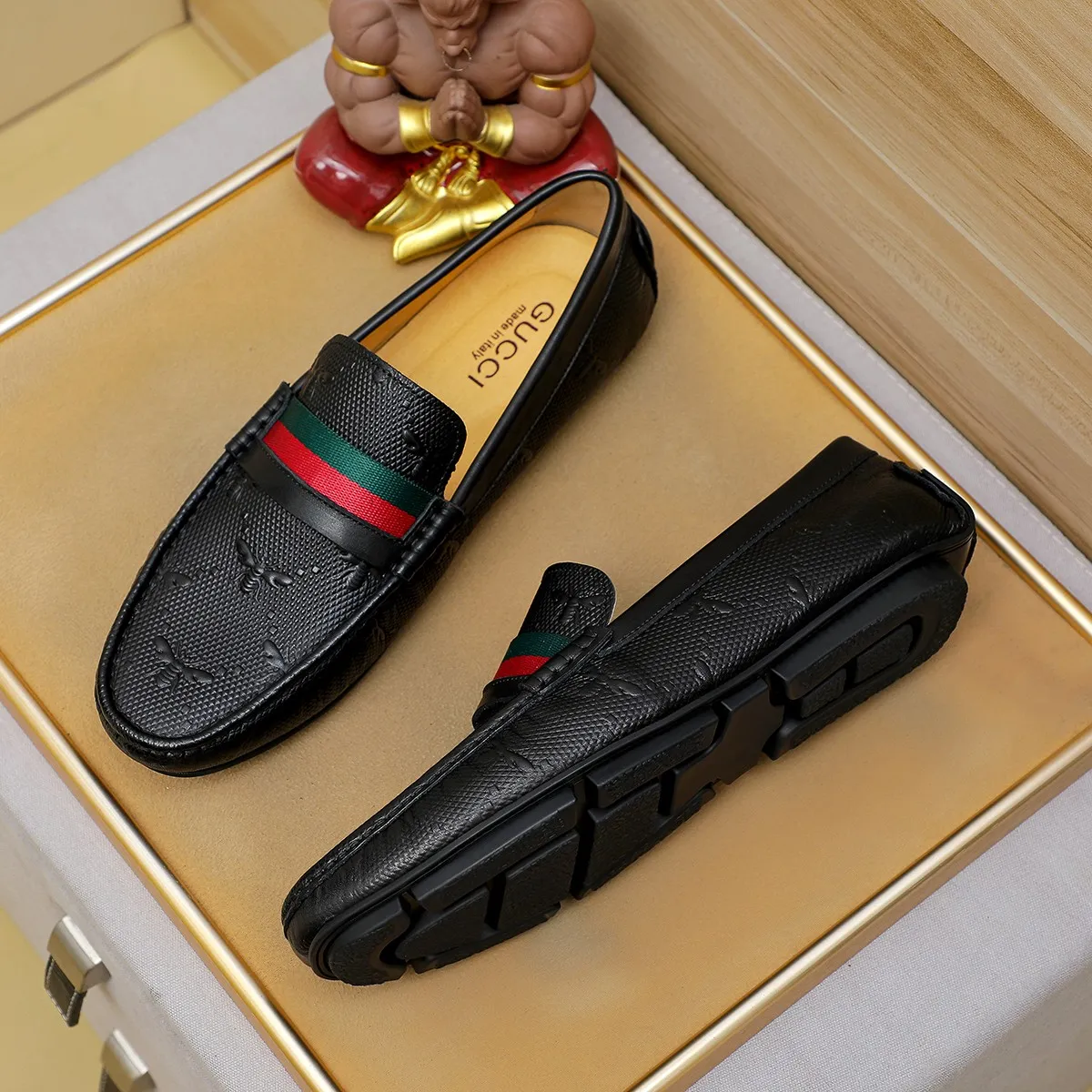 Men's shoes💰380💰🕷🕷️【 GUCCI 】Gucci's best-selling trendy men's casual slip-on shoes 🇨🇳Official website original 1:1 mold 💯Original quality, fine workmanship ☘Fashionable and versatile, perfect shape, comfortable on the feet 🍓Trendy men's recommended model, imported cowhide on the top layer 🎋High-quality pigskin lining, rubber wear-resistant and non-slip outsole, high-end atmosphere, worth owning 🍉Optional 38-44